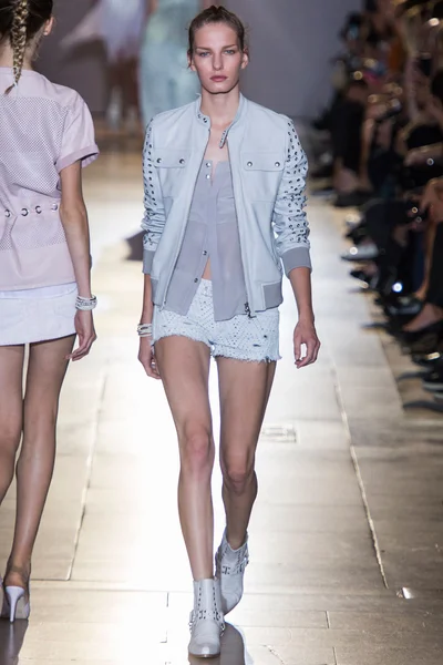 Look 12